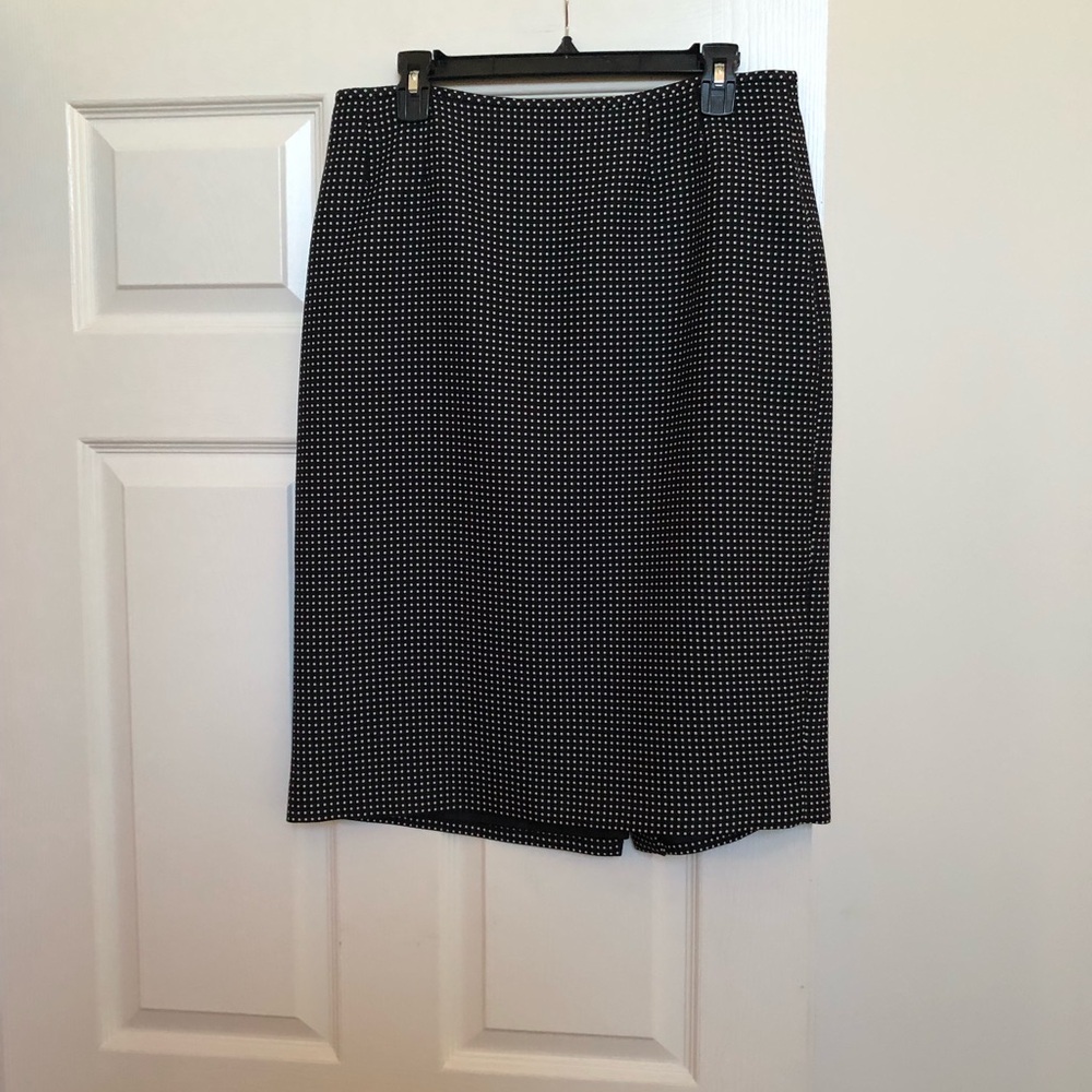 Black Label Evan Picone Black and White Pencil Skirt Classic Styling